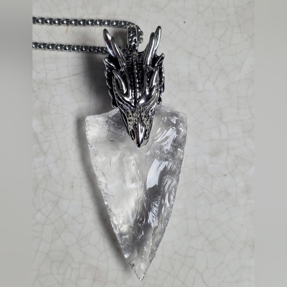 ⚔️ Clear Quartz Arrowhead Dragon Necklace – Raw Crystal Point Pendant – Silver - Picture 3 of 6